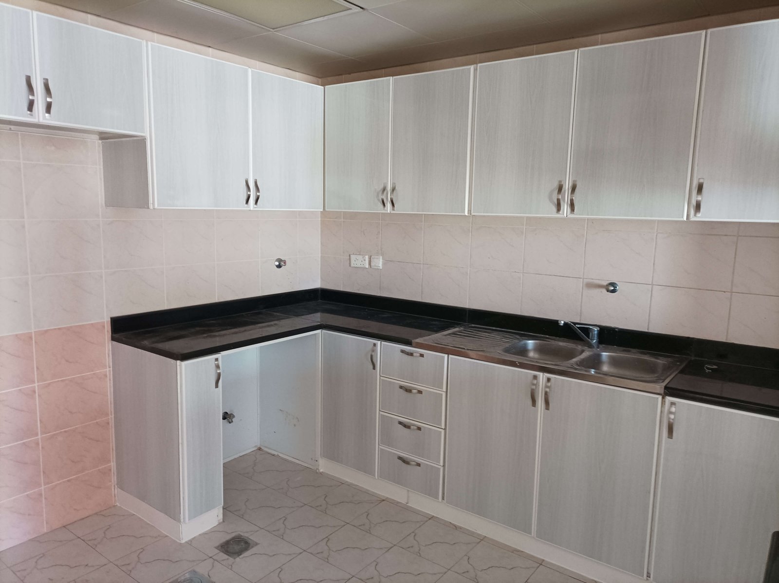 Aluminium Kitchen Cabinets project image 3